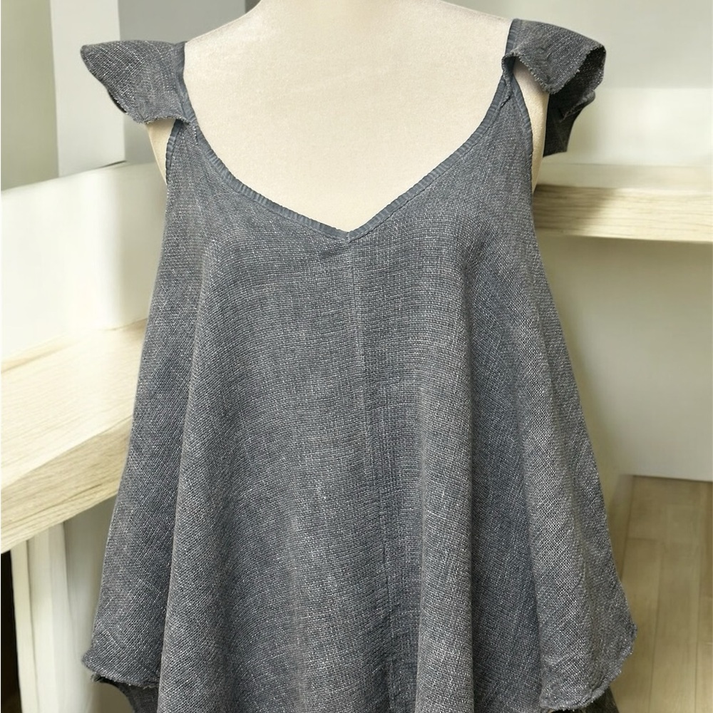 Meo Meli Women's Blue Sleeveless V-Neck Flowy Blouse